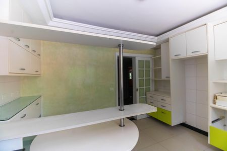 Casa de condomínio para alugar com 200m², 5 quartos e 4 vagas Casa de condomínio para alugar com 200m², 5 quartos e 4 vagasCozinha