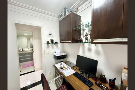 Apartamento à venda com 114m², 3 quartos e 2 vagas Apartamento à venda com 114m², 3 quartos e 2 vagasEscritório