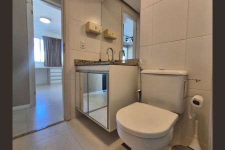 Apartamento à venda com 139m², 3 quartos e 2 vagas Apartamento à venda com 139m², 3 quartos e 2 vagasBanheiro da Suíte