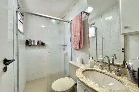 Apartamento à venda com 76m², 2 quartos e 2 vagasBanheiro da Suíte
