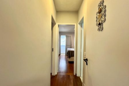 Apartamento à venda com 76m², 2 quartos e 2 vagasCorredor