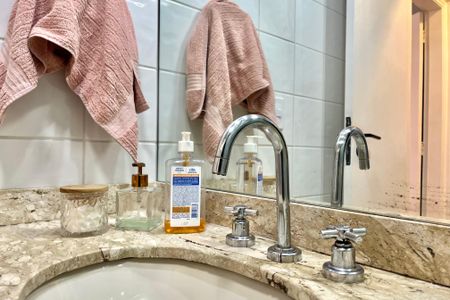 Apartamento à venda com 76m², 2 quartos e 2 vagasBanheiro Corredor