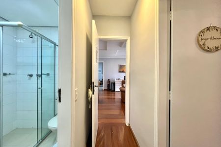 Apartamento à venda com 76m², 2 quartos e 2 vagasCorredor