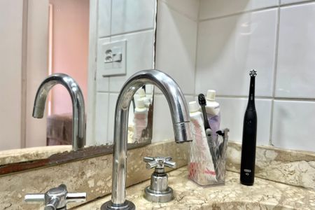 Apartamento à venda com 76m², 2 quartos e 2 vagasBanheiro da Suíte