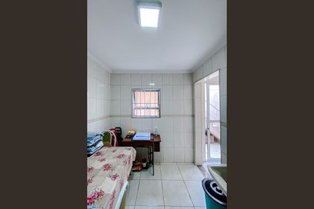 Casa à venda com 180m², 2 quartos e 2 vagasQuarto de Serviço