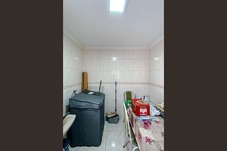 Casa à venda com 180m², 2 quartos e 2 vagasQuarto de Serviço