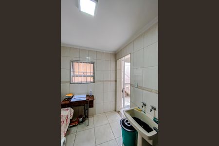 Casa à venda com 180m², 2 quartos e 2 vagasQuarto de Serviço