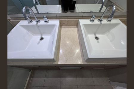 Apartamento à venda com 141m², 3 quartos e 2 vagas Apartamento à venda com 141m², 3 quartos e 2 vagasSuíte - Banheiro