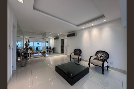 Apartamento à venda com 141m², 3 quartos e 2 vagas Apartamento à venda com 141m², 3 quartos e 2 vagasSala