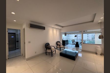 Apartamento à venda com 141m², 3 quartos e 2 vagas Apartamento à venda com 141m², 3 quartos e 2 vagasSala