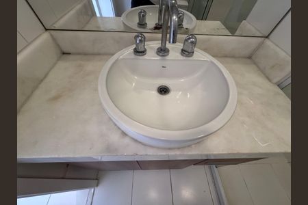 Apartamento à venda com 141m², 3 quartos e 2 vagas Apartamento à venda com 141m², 3 quartos e 2 vagasBanheiro Social