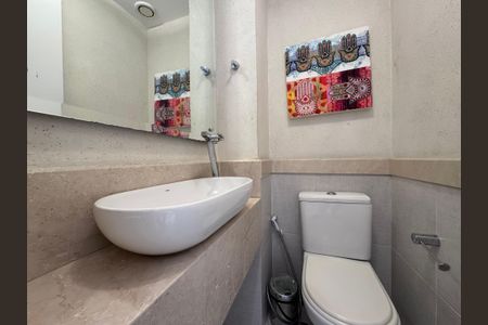 Apartamento à venda com 141m², 3 quartos e 2 vagas Apartamento à venda com 141m², 3 quartos e 2 vagasLavabo