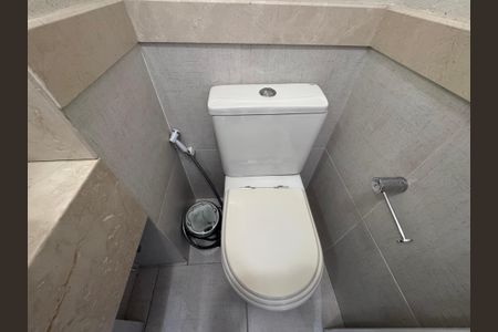 Apartamento à venda com 141m², 3 quartos e 2 vagas Apartamento à venda com 141m², 3 quartos e 2 vagasLavabo