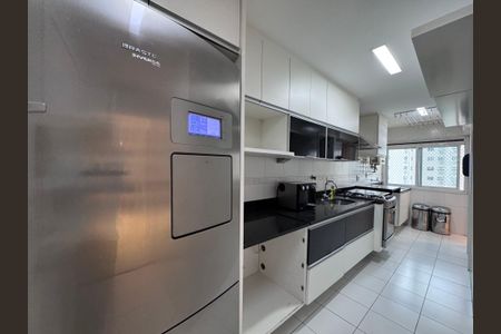 Apartamento à venda com 141m², 3 quartos e 2 vagas Apartamento à venda com 141m², 3 quartos e 2 vagasCozinha e Área de Serviço