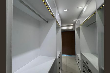 Apartamento à venda com 141m², 3 quartos e 2 vagas Apartamento à venda com 141m², 3 quartos e 2 vagasSuíte - Closet