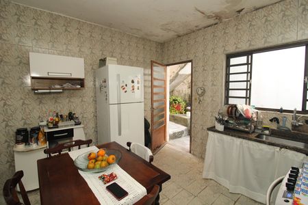 Casa à venda com 174m², 4 quartos e 2 vagasCasa 2 - Cozinha