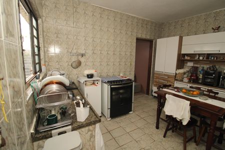 Casa à venda com 174m², 4 quartos e 2 vagasCasa 2 - Cozinha