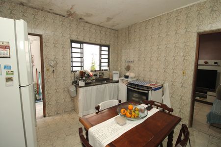 Casa à venda com 174m², 4 quartos e 2 vagasCasa 2 - Cozinha