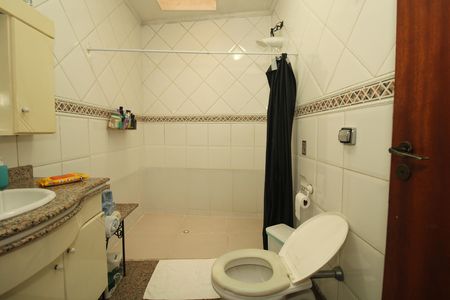 Casa à venda com 174m², 4 quartos e 2 vagasCasa1 - Banheiro social