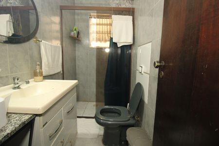 Casa à venda com 174m², 4 quartos e 2 vagasCasa1 - Banheiro social 2