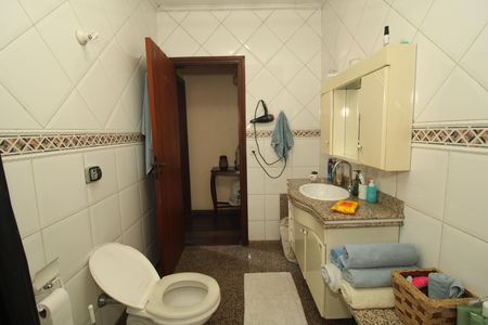 Casa à venda com 174m², 4 quartos e 2 vagasCasa1 - Banheiro social