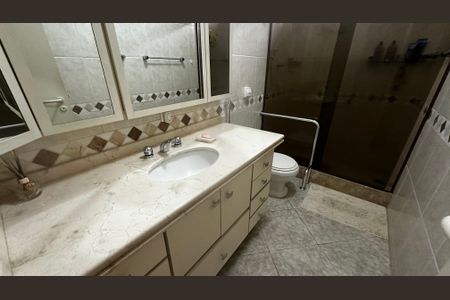 Casa de condomínio à venda com 400m², 4 quartos e 3 vagas Casa de condomínio à venda com 400m², 4 quartos e 3 vagasBanheiro do quarto 4