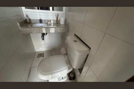 Casa de condomínio à venda com 400m², 4 quartos e 3 vagas Casa de condomínio à venda com 400m², 4 quartos e 3 vagasLavabo