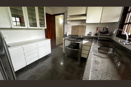 Casa de condomínio à venda com 400m², 4 quartos e 3 vagas Casa de condomínio à venda com 400m², 4 quartos e 3 vagasCozinha