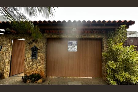 Casa de condomínio à venda com 400m², 4 quartos e 3 vagas Casa de condomínio à venda com 400m², 4 quartos e 3 vagasPlaquinha