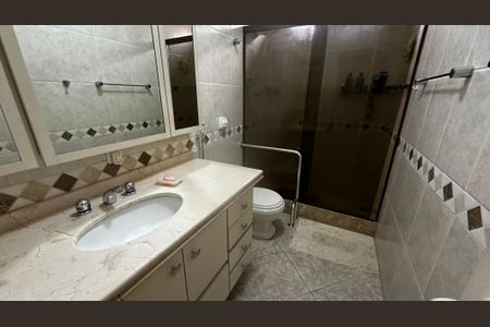 Casa de condomínio à venda com 400m², 4 quartos e 3 vagas Casa de condomínio à venda com 400m², 4 quartos e 3 vagasBanheiro do quarto 4