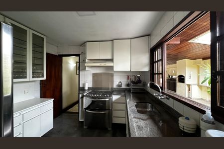 Casa de condomínio à venda com 400m², 4 quartos e 3 vagas Casa de condomínio à venda com 400m², 4 quartos e 3 vagasCozinha