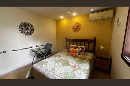 Casa de condomínio à venda com 400m², 4 quartos e 3 vagas Casa de condomínio à venda com 400m², 4 quartos e 3 vagasQuarto 4