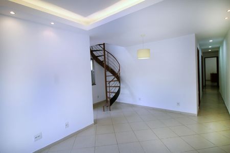 Casa para alugar com 90m², 3 quartos e 2 vagasSala