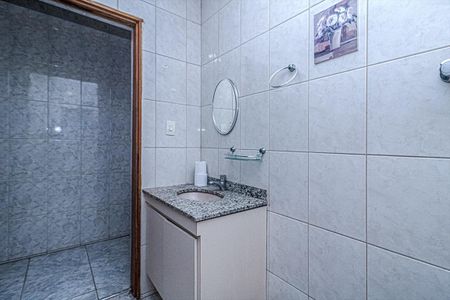 banheiro social_3 de casa à venda com 2 quartos, 150m² em Jardim Patente, São Paulo