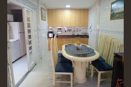 Casa para alugar com 175m², 3 quartos e 2 vagasCozinha