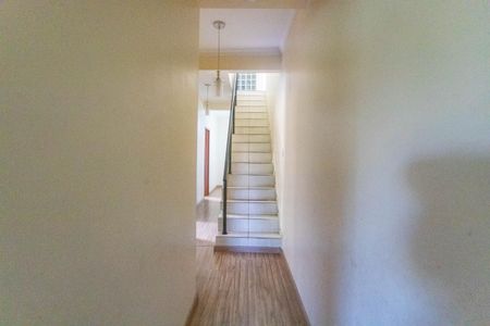 Casa à venda com 274m², 4 quartos e 2 vagas Casa à venda com 274m², 4 quartos e 2 vagasCorredor