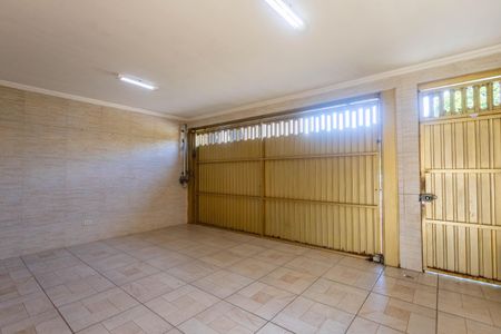 Casa à venda com 274m², 4 quartos e 2 vagas Casa à venda com 274m², 4 quartos e 2 vagasGaragem