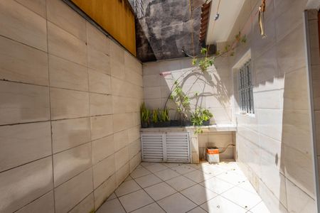 Casa à venda com 274m², 4 quartos e 2 vagas Casa à venda com 274m², 4 quartos e 2 vagasÁrea descoberta