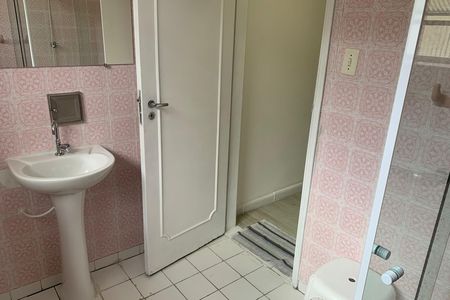 Casa para alugar com 210m², 3 quartos e 2 vagas Casa para alugar com 210m², 3 quartos e 2 vagasBanheiro social