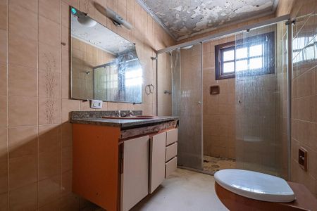 Banheiro de casa à venda com 4 quartos, 383m² em Pinheiros, São Paulo