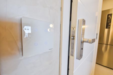 Apartamento à venda com 72m², 2 quartos e 1 vaga Apartamento à venda com 72m², 2 quartos e 1 vagaFechadura digital