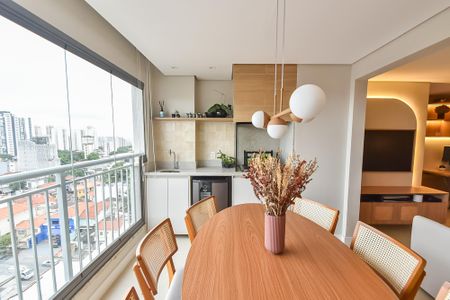 Apartamento à venda com 72m², 2 quartos e 1 vaga Apartamento à venda com 72m², 2 quartos e 1 vagaVaranda