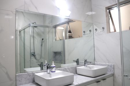 Apartamento para alugar com 110m², 2 quartos e sem vagaBanheiro