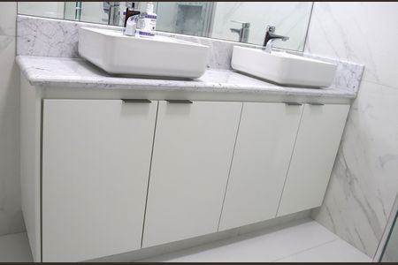 Apartamento para alugar com 110m², 2 quartos e sem vagaBanheiro