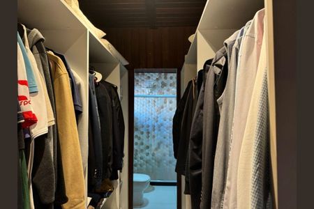 Casa à venda com 3 quartos, 300m² em Itaipu, Niterói