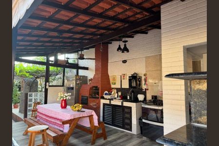 Casa à venda com 3 quartos, 300m² em Itaipu, Niterói