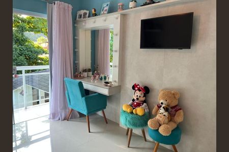 Casa à venda com 4 quartos, 165m² em Maria Paula, Niterói