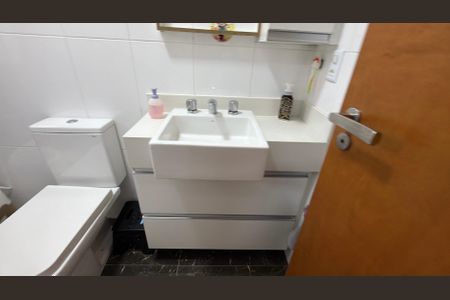 Casa à venda com 204m², 3 quartos e 2 vagasBanheiro da Suíte 2