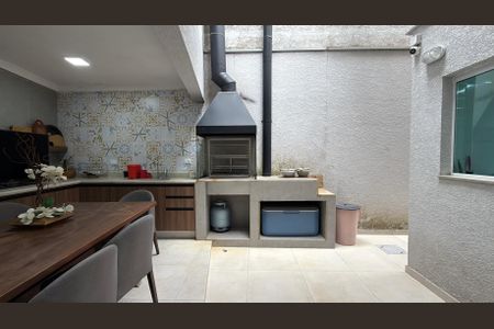 Casa à venda com 204m², 3 quartos e 2 vagasChurrasqueira