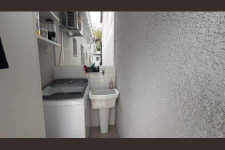 Casa à venda com 204m², 3 quartos e 2 vagasÁrea de Serviço